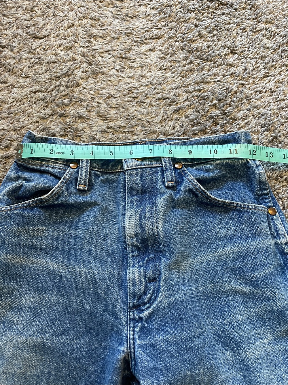 Wrangler Straight Leg Jeans in Light Blue Wash - Picture 6 of 7